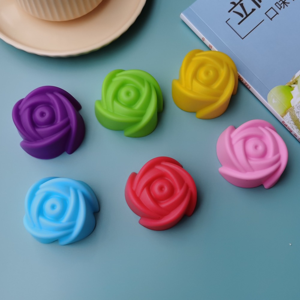 かわいい5cmフラワーシリコンケーキ型 耐熱性 再利用可能  - Soap Making Supplies のレビューと価格