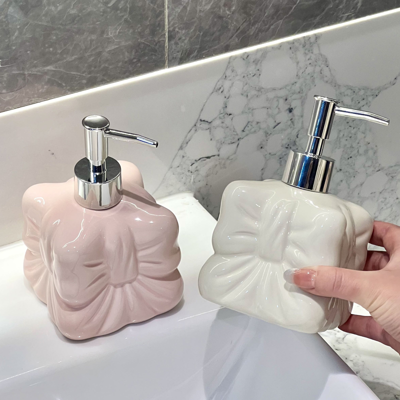 かわいいリボン型のセラミック製ボトル、リボン型の液体石鹸ディ - Soap Making Jug のレビューと価格