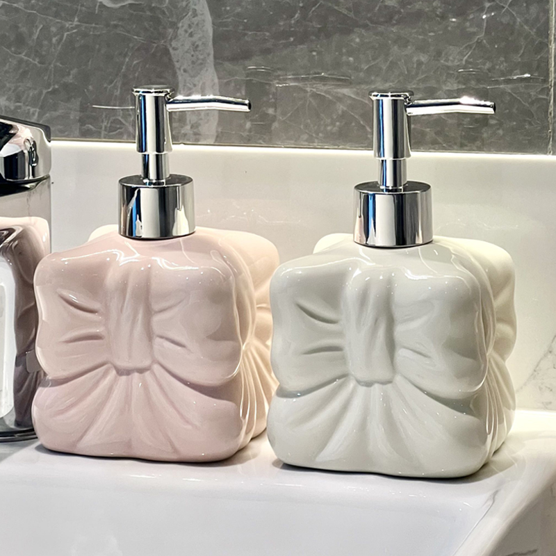 かわいいリボン型のセラミック製ボトル、リボン型の液体石鹸ディ - Soap Making Jug のレビューと価格