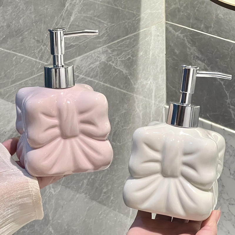 かわいいリボン型のセラミック製ボトル、リボン型の液体石鹸ディ - Soap Making Jug のレビューと価格