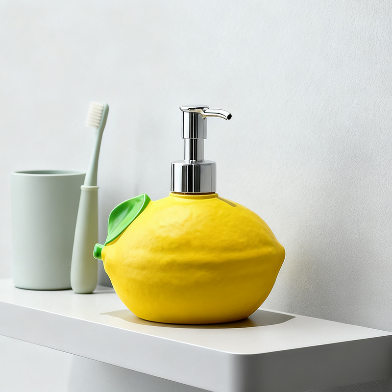 かわいいレモン型樹脂製ソープディスペンサー、フルーツローショ - Soap Making Jug のレビューと価格